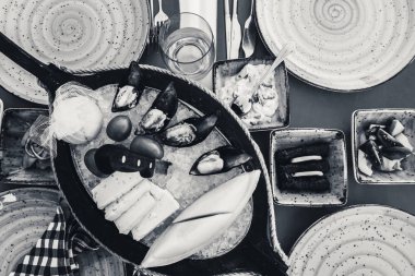 Bir balık restoranında farklı iştah açıcı atıştırmalıklar