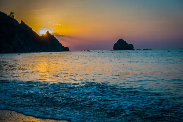 Herrlicher Sonnenaufgang Über Dem Meer — Stockfoto