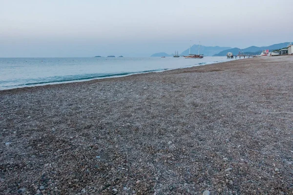 Beau lever de soleil au bord de la mer — Photo