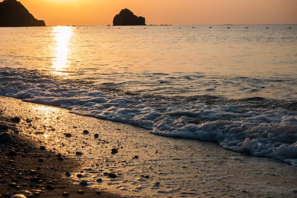 Deniz kenarında güzel gündoğumu