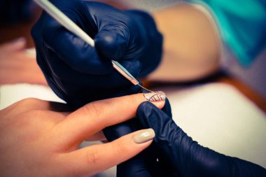 yordamlar için çivi kaplıca