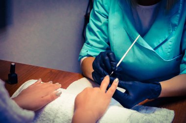 yordamlar için çivi kaplıca