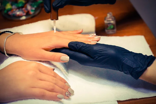 procedures for nails in the spa