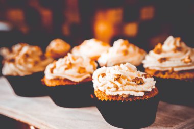 Taze kahve ve kekler