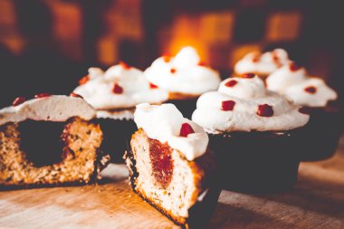 Taze kahve ve kekler