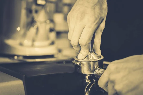 Barman Prepares Coffee Coffee Machine — Stock Photo, Image