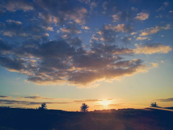 Schöner Abendsonnenuntergang — Stockfoto