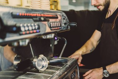 kahve bir kahve makinesinde hazırlanır