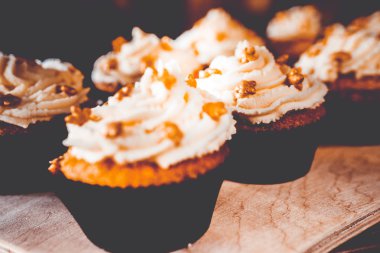 Kahve makinesi ve kafede capkake