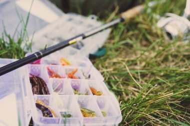 balıkçı gölde balık tutma