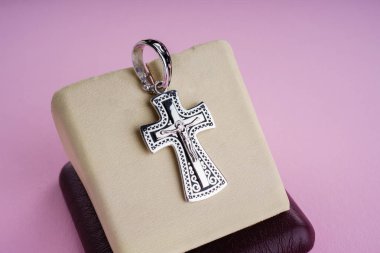 çapraz ortodoks gümüş, yakın