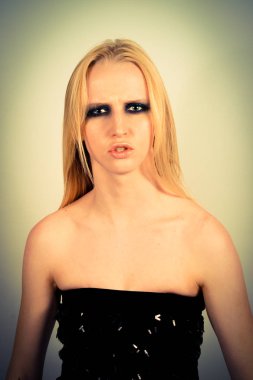 Makyaj yeşil gölgeler ile