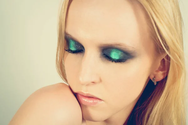 Makeup with green shadows — Stock Photo, Image