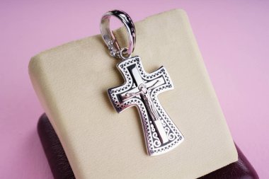 çapraz ortodoks gümüş, yakın