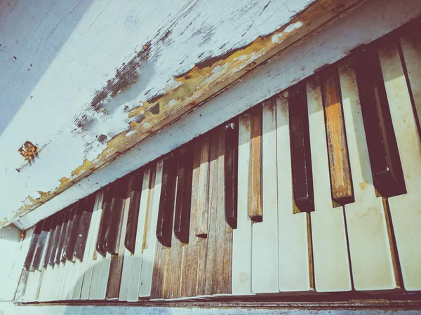 老钢琴键 — 图库照片