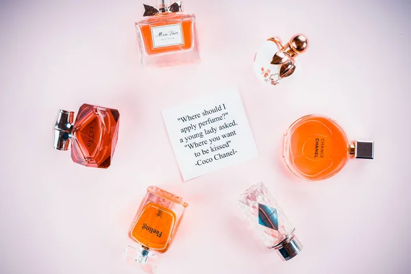 Perfumy Różnych Butelkach — Zdjęcie stockowe