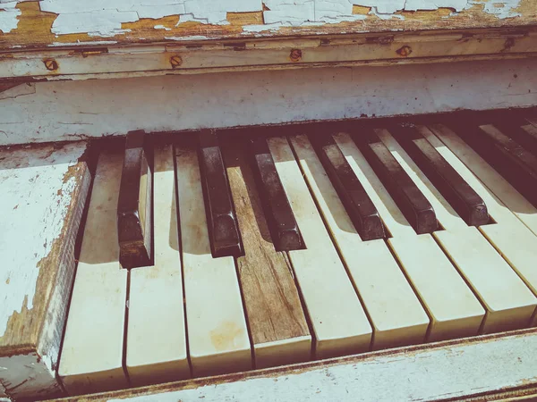 Tasten des alten Klaviers — Stockfoto