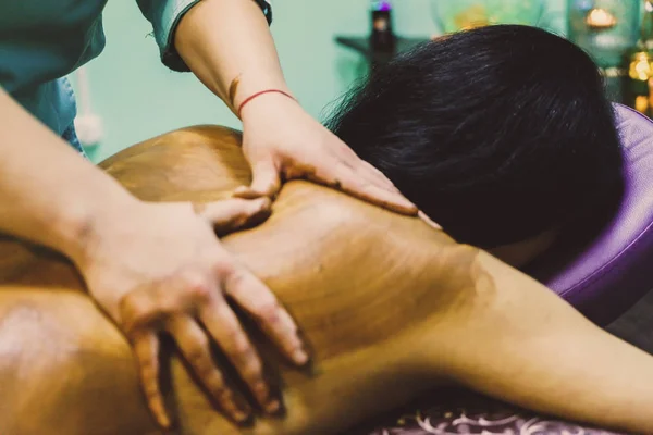 Massaggio Cioccolato Nel Salone Spa — Foto Stock