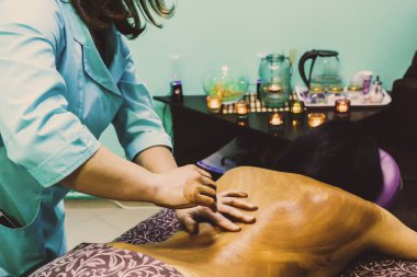 Spa'da masaj tedavisi