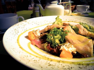 taze tavuk salatası