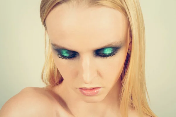 Maquillaje con sombras verdes —  Fotos de Stock