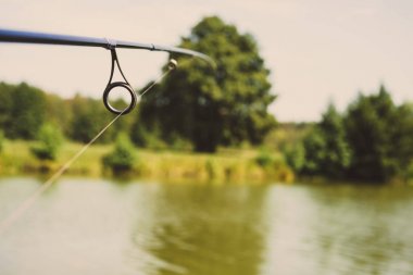 balıkçı gölde balık tutma