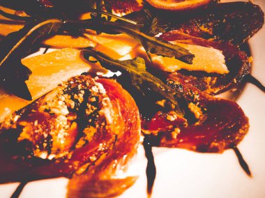 parmesan ile sarsıntılı, yakın