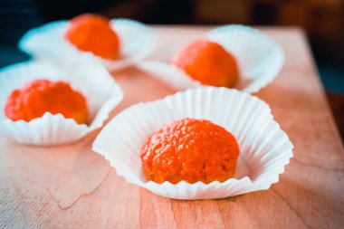 beyaz ambalaj pembe çerezleri