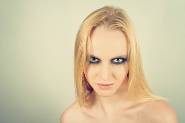 Makyaj yeşil gölgeler ile