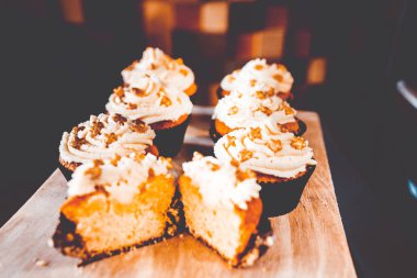 Kahve makinesi ve kafede capkake