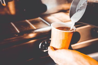 kahve makinesi kahve yapmak