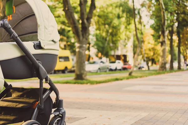 Groene Wandelwagen Voor Een Wandeling — Stockfoto