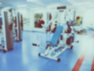 Vinnytsia, Ukrayna - Circa 2018: spor salonunda egzersiz makineleri antrenman.