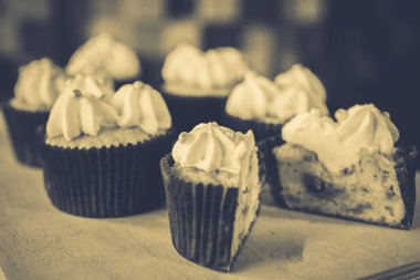 Taze kahve ve kekler