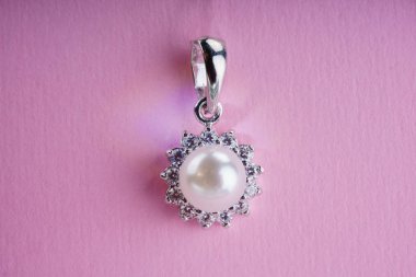 Taşlar ile güzel takı