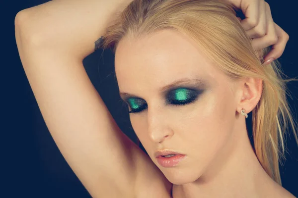 Maquillaje con sombras verdes —  Fotos de Stock