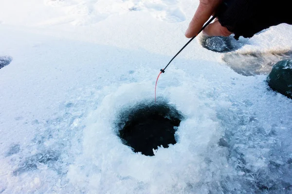 冬の氷釣り趣味 — ストック写真