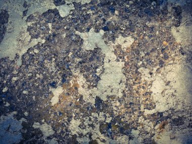 yosun ile eski kırık çimento