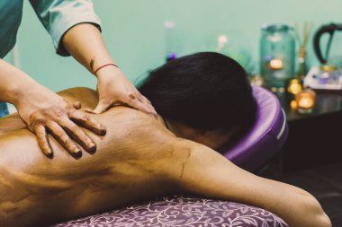 Spa'da masaj tedavisi