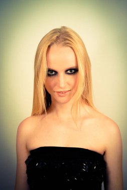 Makyaj yeşil gölgeler ile