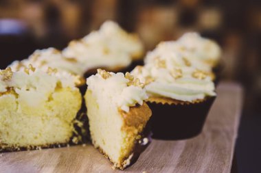 Kahve makinesi ve kafede capkake