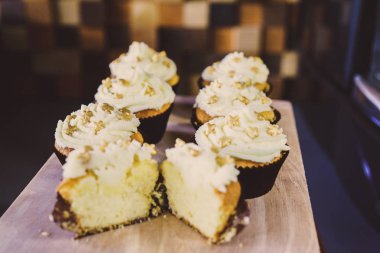 Kahve makinesi ve kafede capkake