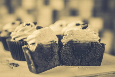 krema ile kesilmiş muffins