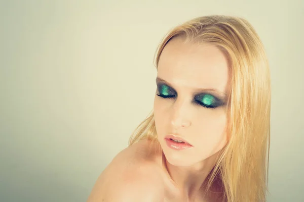 Makeup with green shadows — Stock Photo, Image