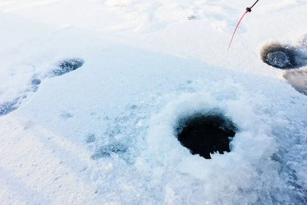 冬の氷釣り趣味 — ストック写真