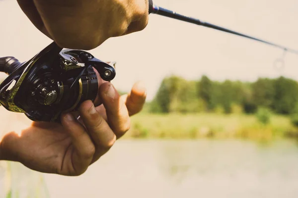 Erkek Iplik Tutar — Stok fotoğraf