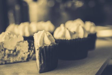 Taze kahve ve kekler