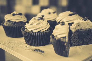 Taze kahve ve kekler