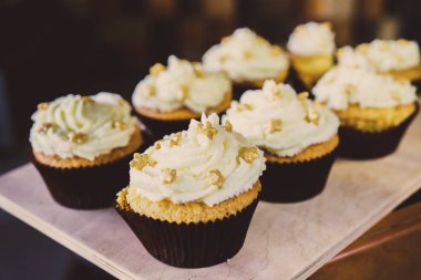 Taze kahve ve kekler