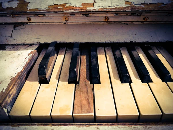 Keys of the old piano — Stock Photo, Image